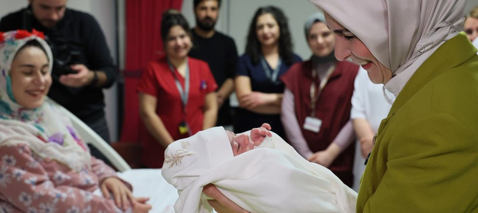 Bakan Göktaş'tan doğum yapan annelere 