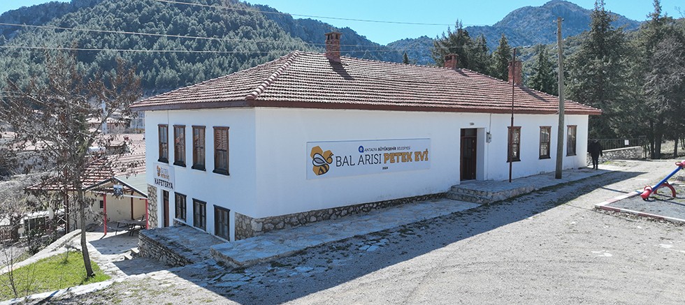 Bal Arısı Petek Evi açılışa hazırlanıyor