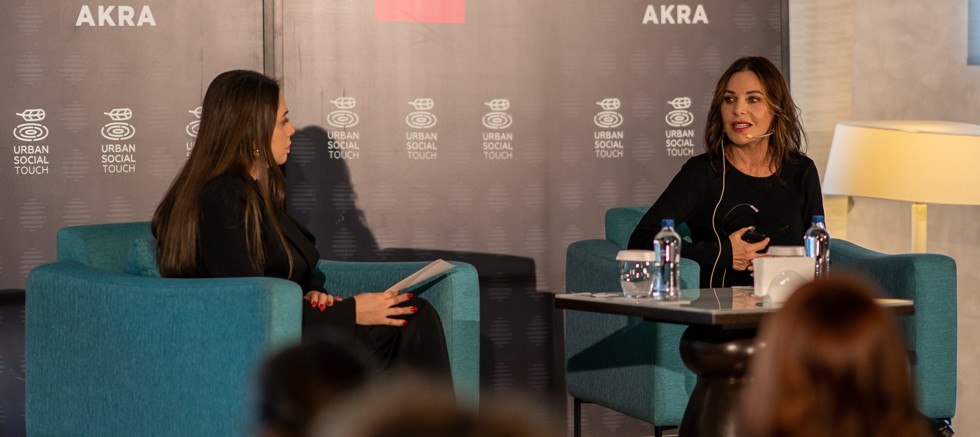 Başarılı oyuncu Şenay Gürler, Antalyalıları mest etti
