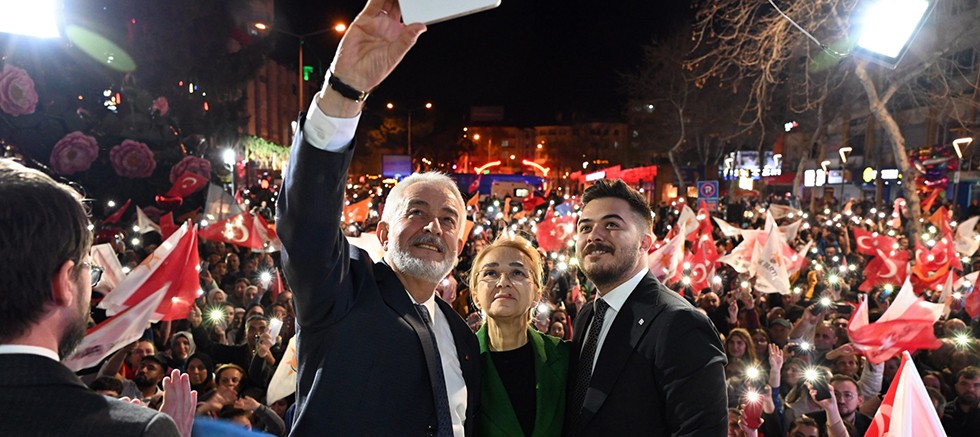 Başkan Başdeğirmen zaferi binlerle kutladı 