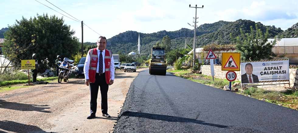 Başkan Böcek Kekova yolunda asfalt incelemesi yaptı