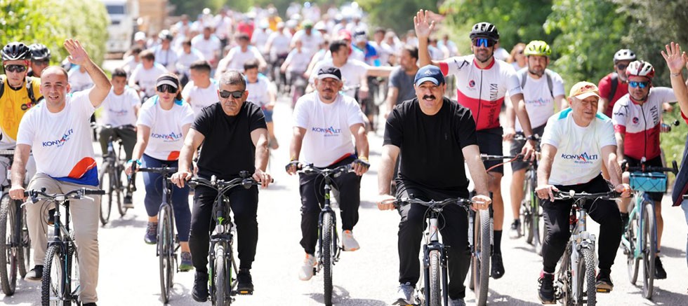 Başkan Kotan Konyaaltılılar ile bisiklet sürdü
