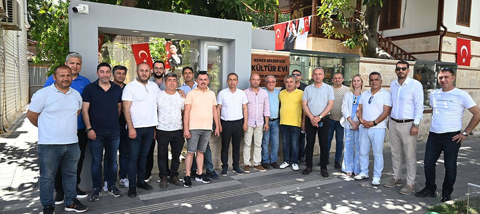 Başkan Topaloğlu, Kemer’deki acentecilerle bir araya geldi