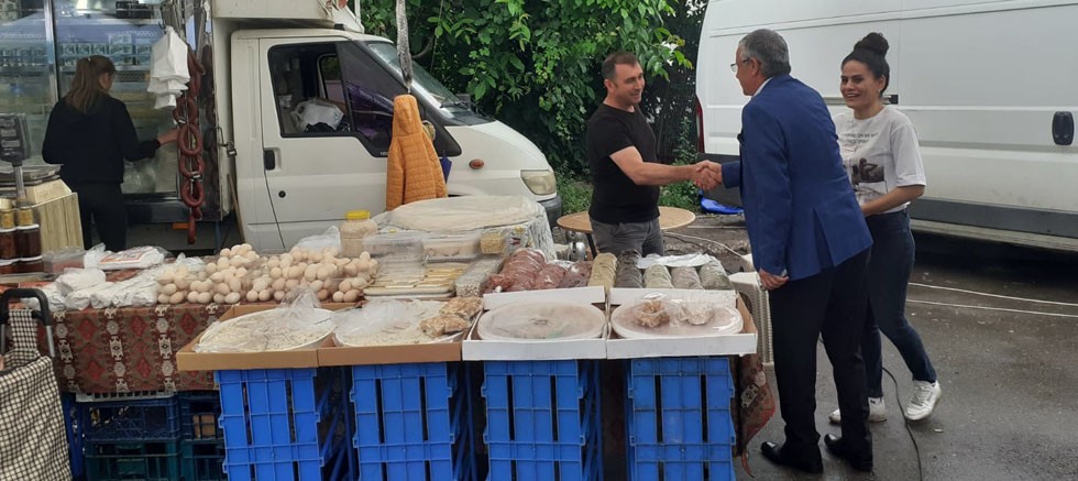 Başkan Topaloğlu’ndan pazar esnafına ziyaret