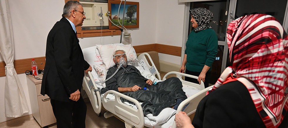 Başkan Topaloğlu’ndan yeni yıl akşamı hastane ziyaret
