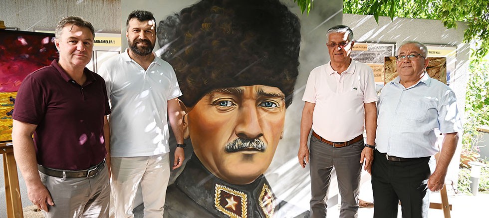 Başkan Topaloğlu resim ve baskı sergisine katıldı
