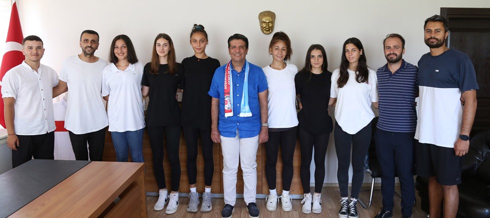 Başkan Turgay Genç Nar Taneleriyle buluştu