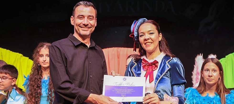 Başkan Vekili Çiçek, çocukların heyecanına ortak oldu