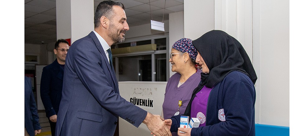 Başkan Vekili Çiçek'ten sağlık çalışanlarına yeni yıl ziyareti