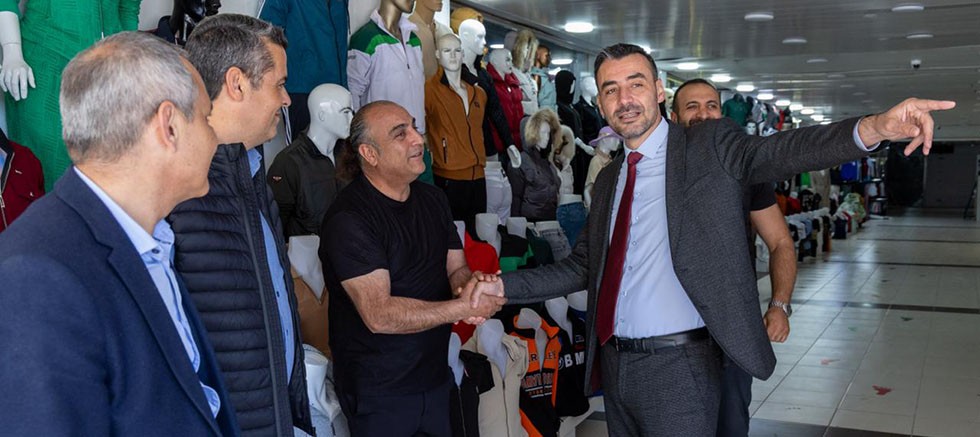 Başkan Vekili Çiçek'ten turizm öncesi Kumköy ve Evrenseki esnafına ziyaret