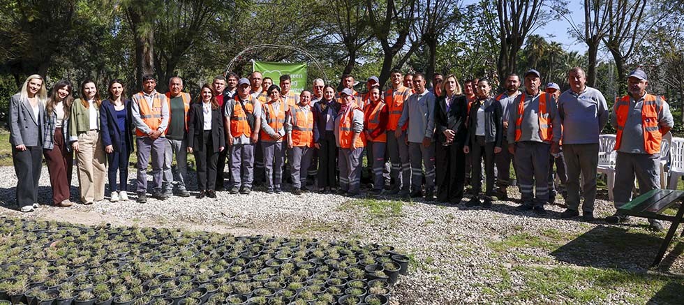 Başkan Vekili Özdemir Atatürk Kültür Parkı’nın emektarlarıyla buluştu