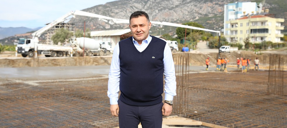 Başkan Yücel Mahmutlar'ın çehresini değiştiriyor