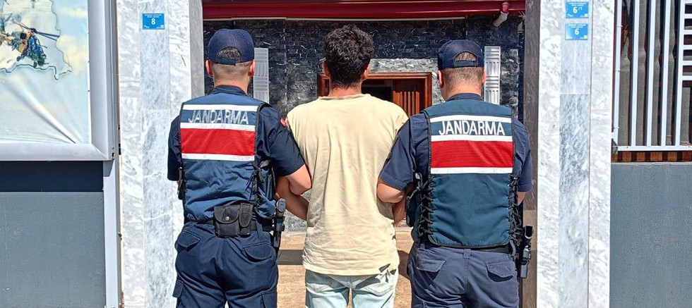 Bilişim yolu ile dolandırıcılık suçundan aranan şahıs yakalandı