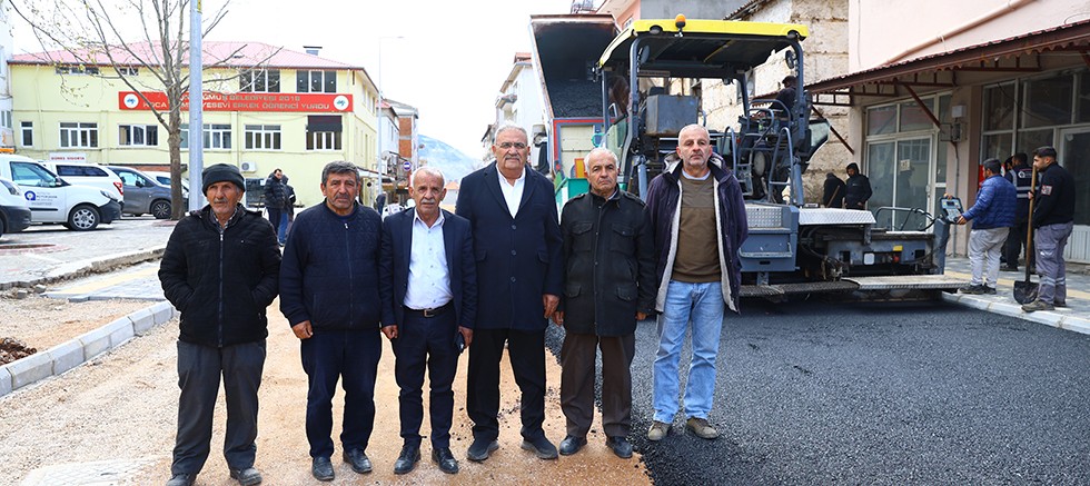 Büyükşehir Belediyesi’nden Gündoğmuş’a sıcak asfalt