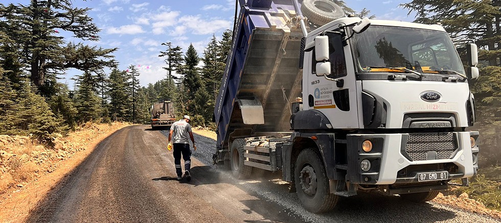 Büyükşehir Belediyesi’nden Toroslar’a asfalt 