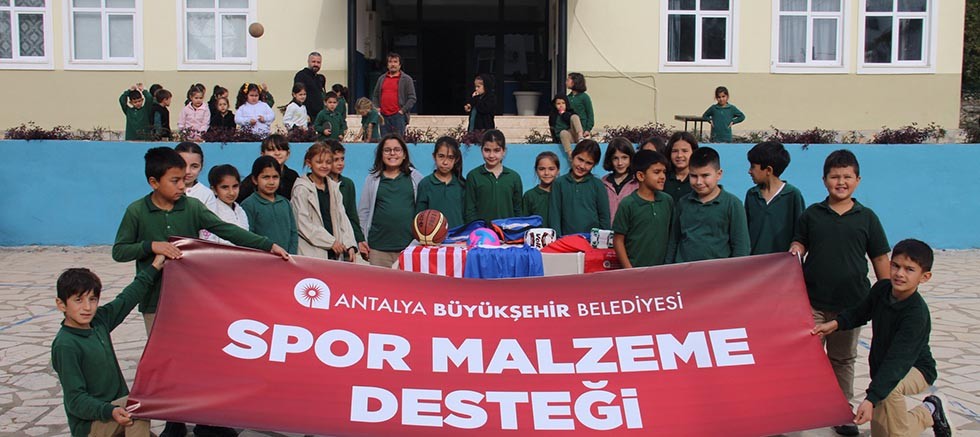 Büyükşehir’den geleceğin sporcularına malzeme desteği 