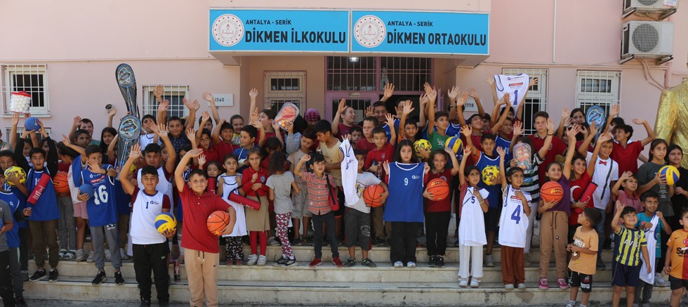 Büyükşehir’den Serik Dikmen İlkokulu’na spor malzemesi desteği