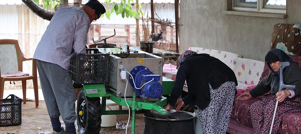 Büyükşehir’den üreticilere ekipman desteği