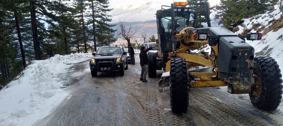 Büyükşehir ekiplerinden Taşatan’da karla mücadele