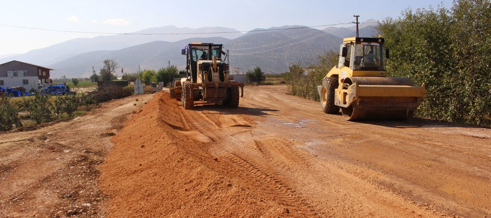 Büyükşehir Elmalı Bayralar köprüsünü yeniledi