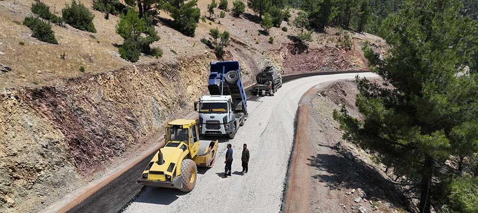 Büyükşehir’in kırsalda yol atağı sürüyor