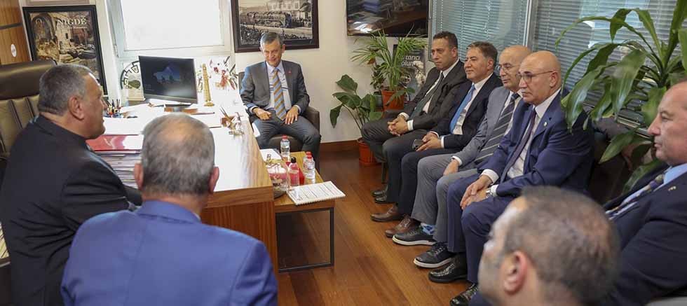 CHP Genel Bakanı Özgür Özel’den Ömer Fethi Gürer’e Başsağlığı Ziyareti
