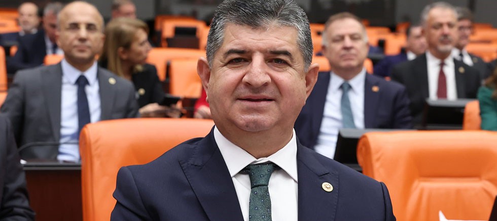 CHP'li Cavit Arı: Cumhuriyet'ın ışığı sonsuza kadar sönmeyecek