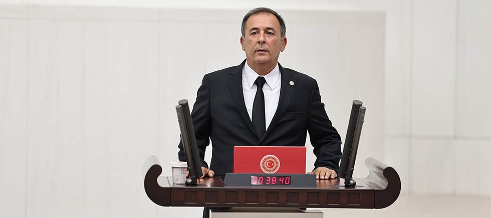 CHP'li Mustafa Erdem'den tepki: İklim zirvesi bahanesiyle tarım arazileri otoparka dönüştürülüyor