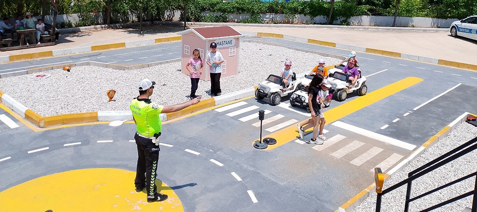 Çocuk Trafik Eğitim Parkı’nda Öğrencilere Uygulamalı Trafik Eğitimi Verildi