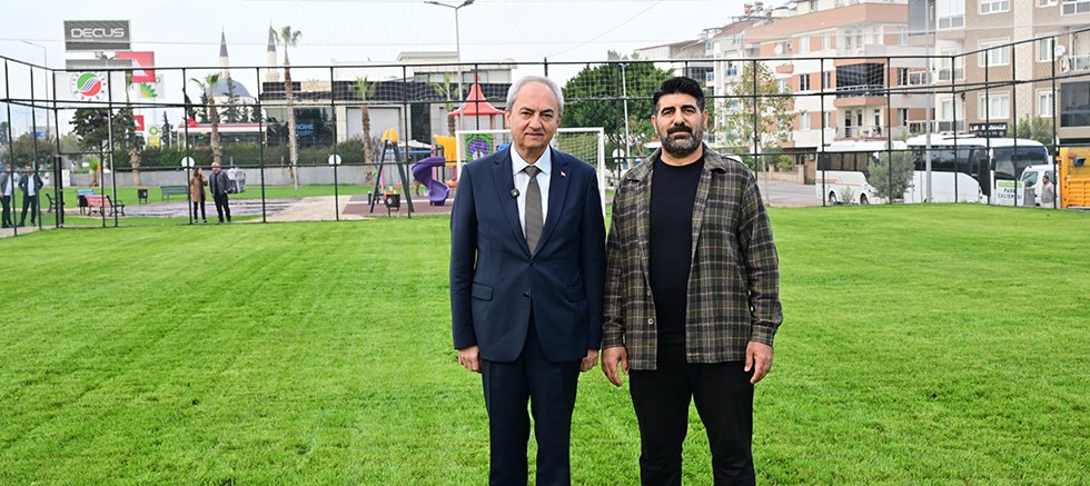 Çocuklar istedi, Başkan Kocagöz çim saha yaptı