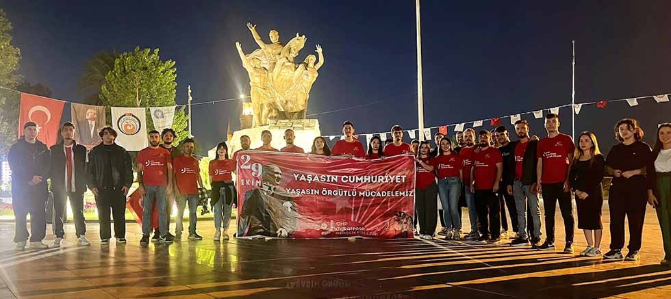 Cumhuriyet’in Gençliği Muratpaşa’da Cumhuriyet Manifestosunu Haykırdı