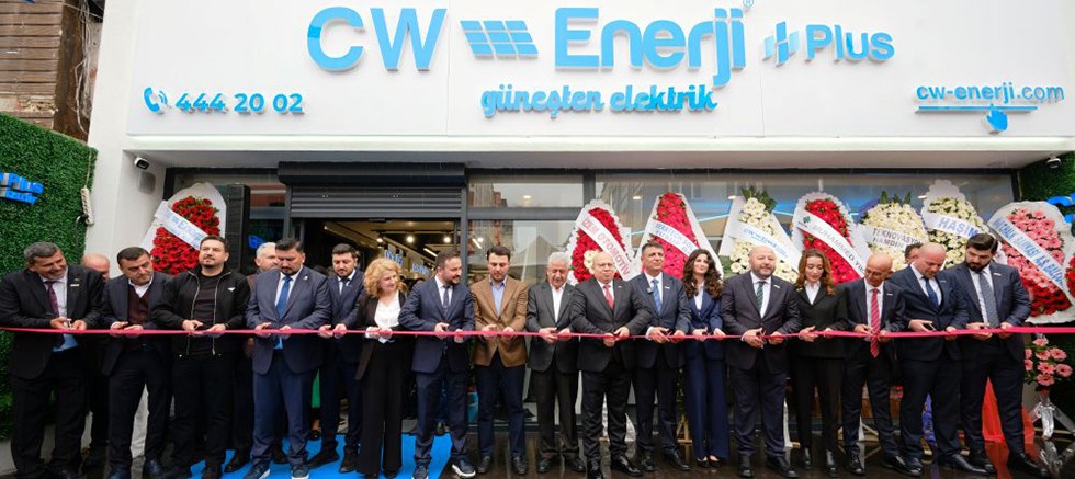 CW Enerji Kendi Enerjisini Üreten Akıllı İzmir Plus Bayisini Hizmete Açtı