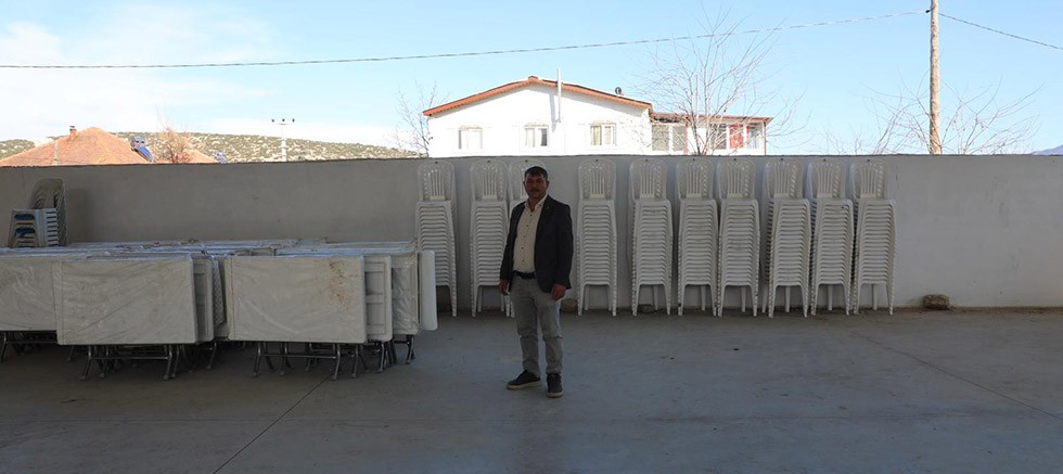 Datköy Sosyal Tesisi'ne Başkan Caran'dan destek: 200 sandalye ve 50 masa kazandırıldı