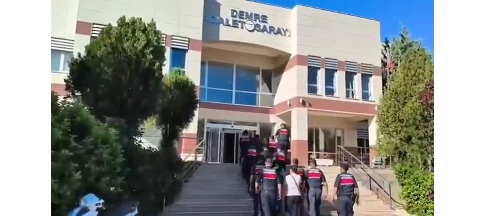 Demre İlçesinde Bilişim Sistemleri Kullanılmak Suretiyle Nitelikli Dolandırıcılık Operasyonu