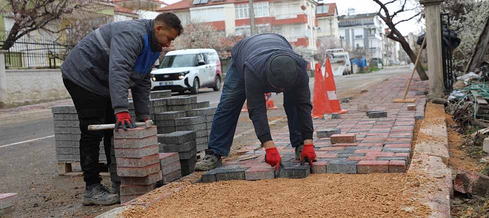 Dikkat kaldırım var: Korkuteli'nde yaya güvenliği artırıyor