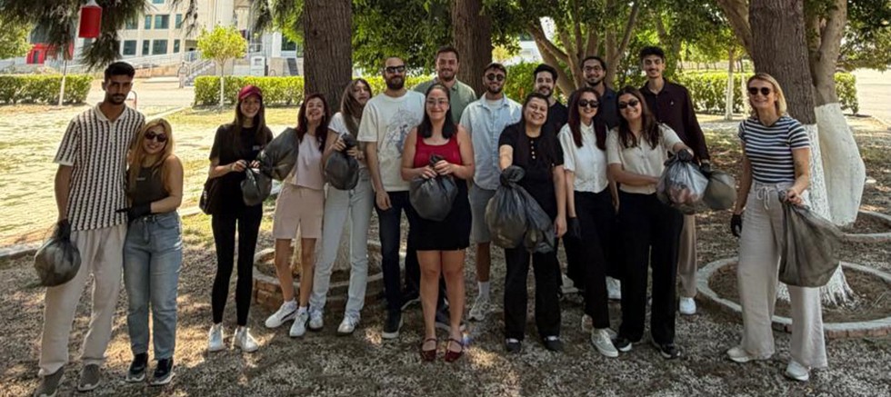 Doğa dostu üniversiteden çevre temizliği