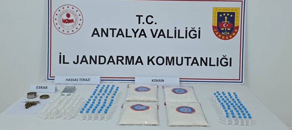 Döşemealtı İlçesinde Uyuşturucu Operasyonu