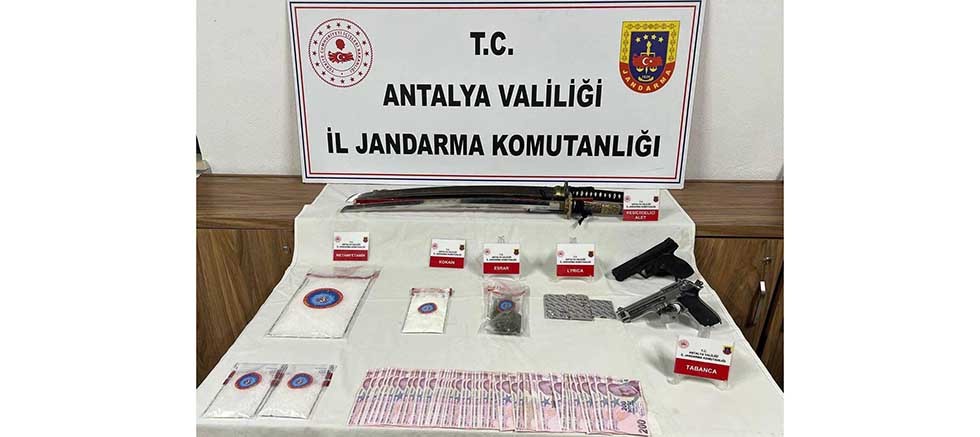 Döşemealtı İlçesinde Uyuşturucu Operasyonu