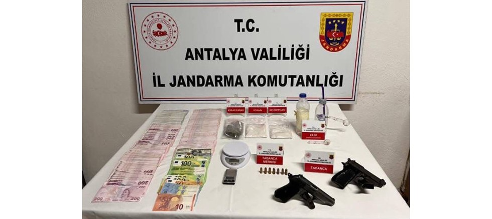 Döşemealtı İlçesinde Uyuşturucu Operasyonu