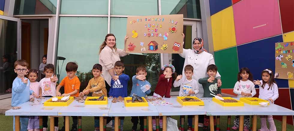 Döşemealtı’nda Minik Kalplerden Can Dostlara Sevgi Eli
