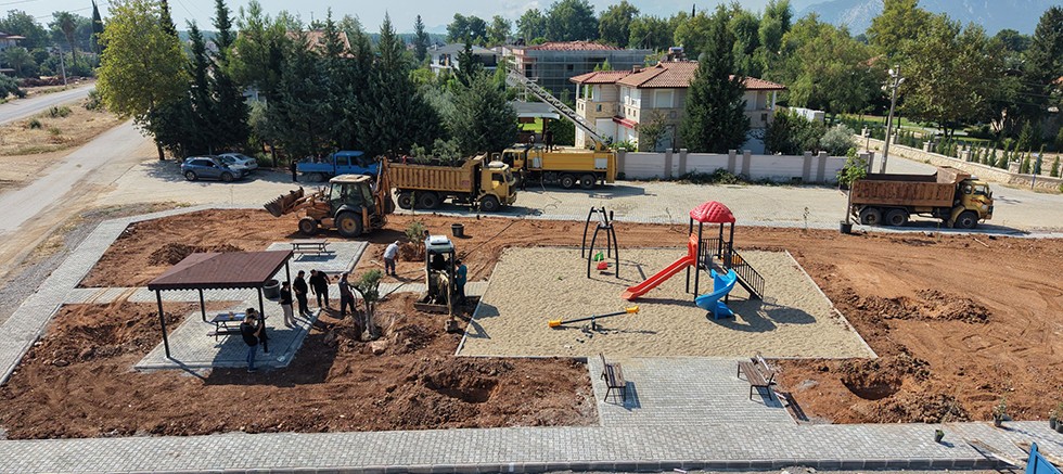 Döşemealtı’nda Park Çalışmaları Hızla Devam Ediyor