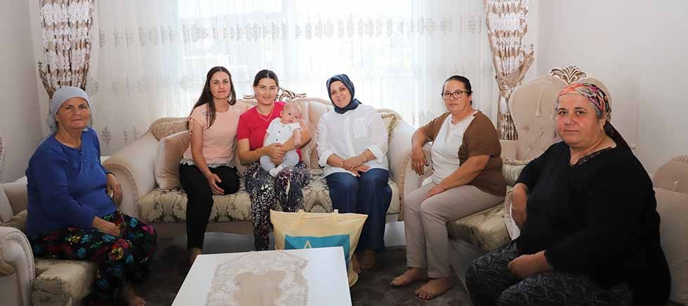 Emine Yıldırım, bebek ziyaretlerine devam ediyor