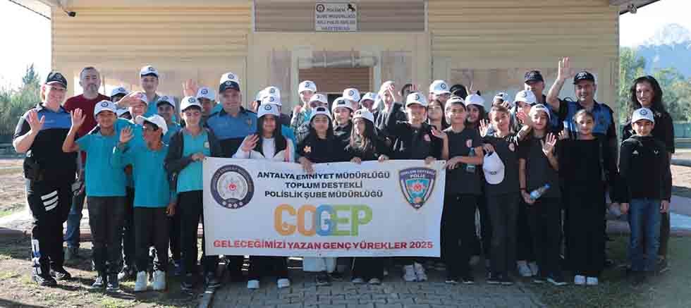 Emniyetten “Geleceğimizi Yazan Genç Yürekler” Projesi