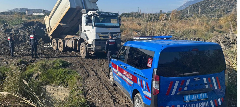 Eşen Çay kenarından kum alımına Jandarma engeli