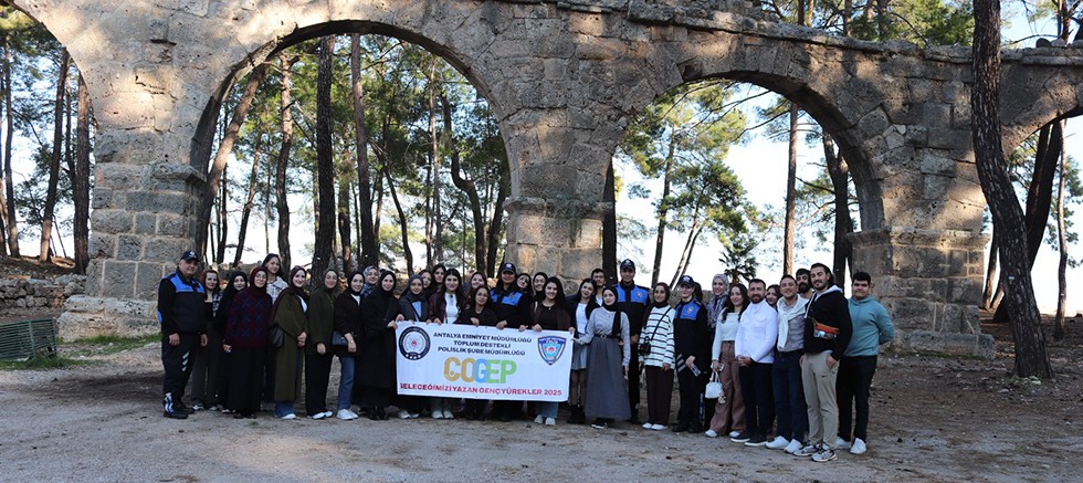 “Geleceğimizi Yazan Genç Yürekler” Projesi Kapsamında Gençler Tarihle Buluşturuldu