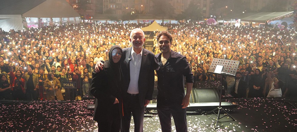 Gül Festivalinin ilk akşamında müzik şöleni yaşandı