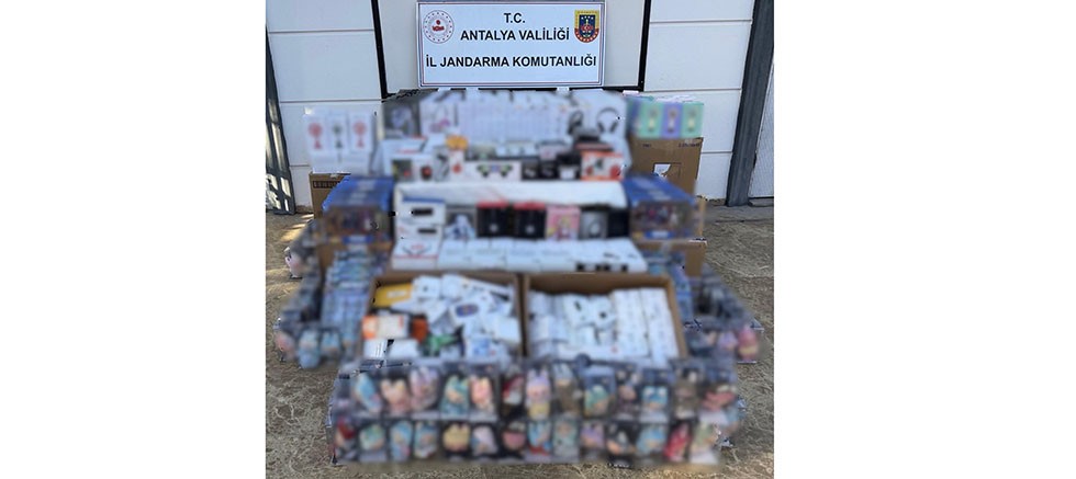 Gümrük kaçağı bin 859 elektronik eşya ele geçirildi