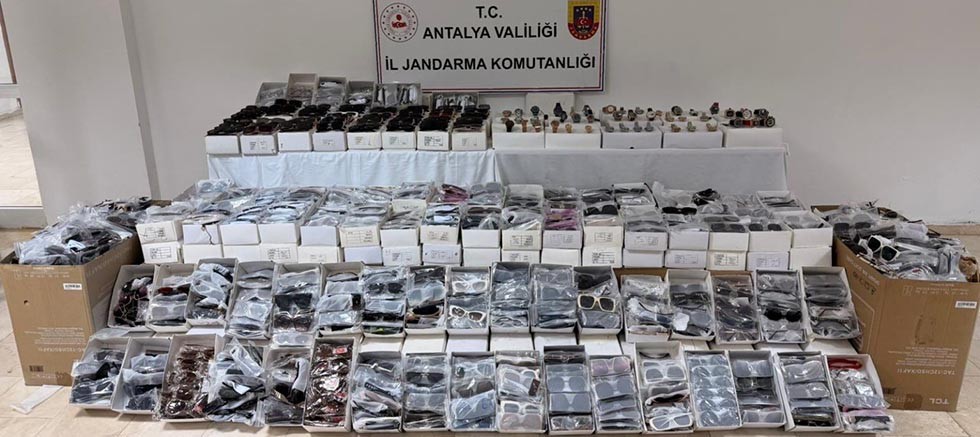 Gümrük kaçağı ürünler ele geçirildi