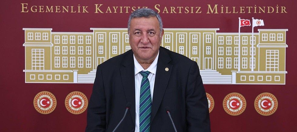 Gürer: “Bir Litre Süt Satıp Bir Buçuk Kilo Yem Alamayan Ülke: Türkiye”