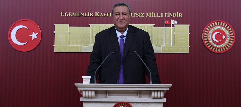 Gürer'den süt üretimindeki gerileme uyarısı, 3 yılda 112 bin ahır kapandı